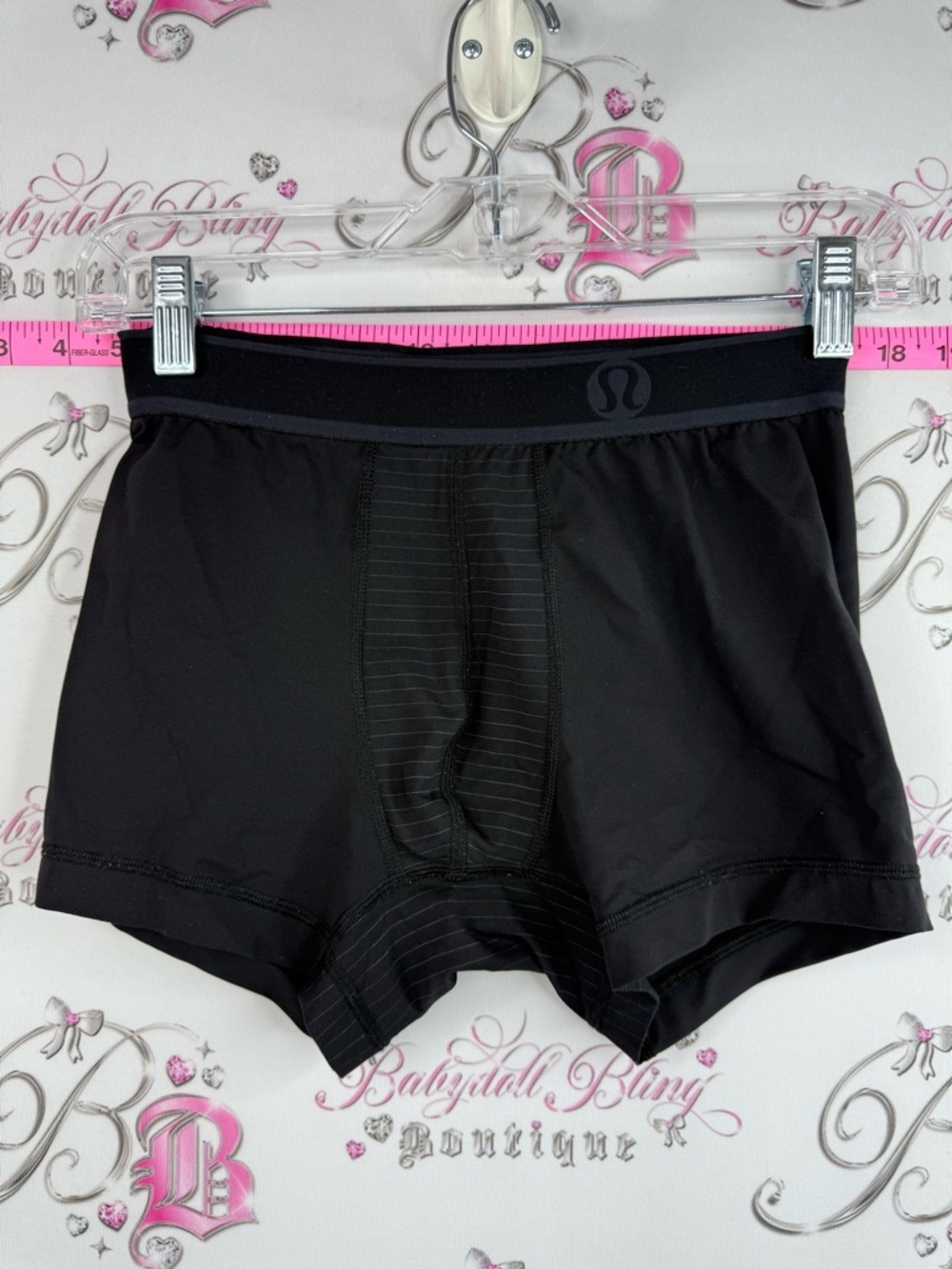 lululemon athletica Black mini shorts stretchy with dark black Waistband Accent